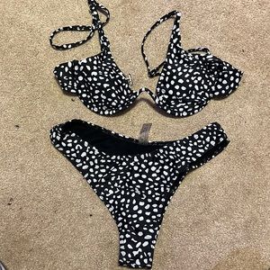 Bikini top and bottom both S